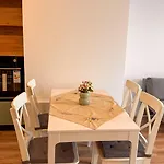 Cute Coresi Apartman